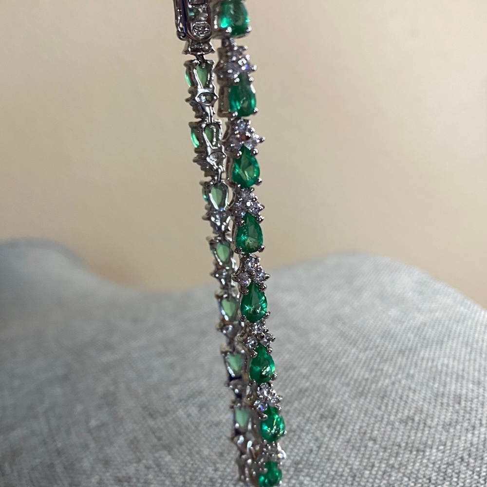 Estate Green and White Stone Tennis Bracelet - Picture 7 of 9